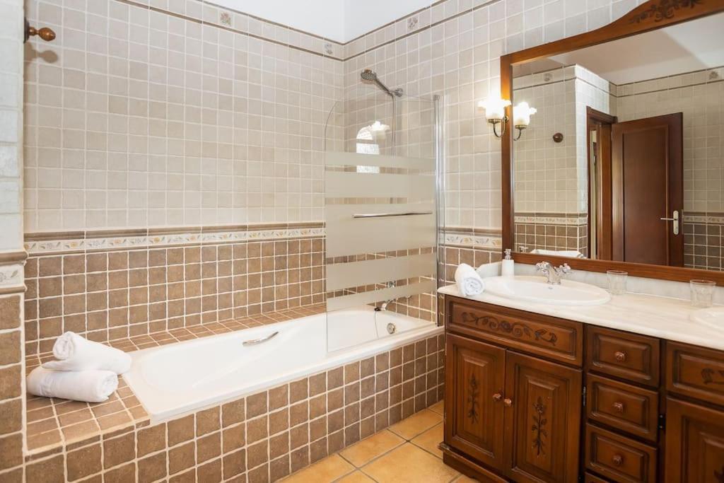 קורלחו Villa Helen - Heated Pool Wifi Smarttv Barbecue מראה חיצוני תמונה